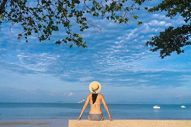 科隆：《Warhaven》发布新角色刀锋战士背景动画